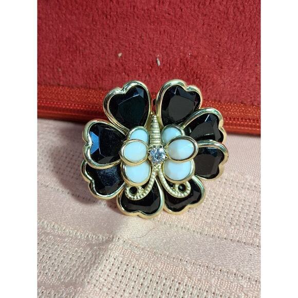 Fashion Jewelry Jewelry - Flower Ring Black and White Adjustable